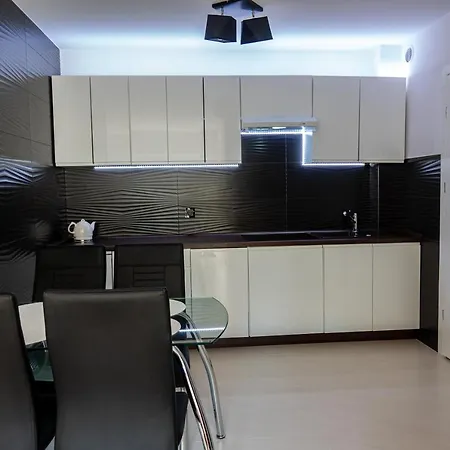 Nowy Z Duzym Tarasem I Parkingiem