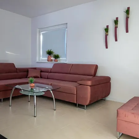 Nowy Z Duzym Tarasem I Parkingiem *