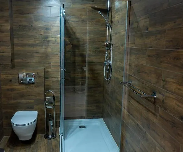 Nowy Z Duzym Tarasem I Parkingiem سفينويتشي